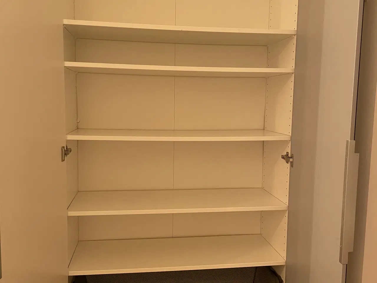 Billede 1 - Skab med spejllåge