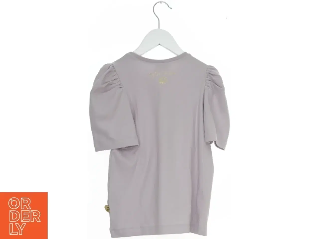 Billede 2 - Lyserød kortærmet bluse med statement fra Pomp de Lux (str. 140)