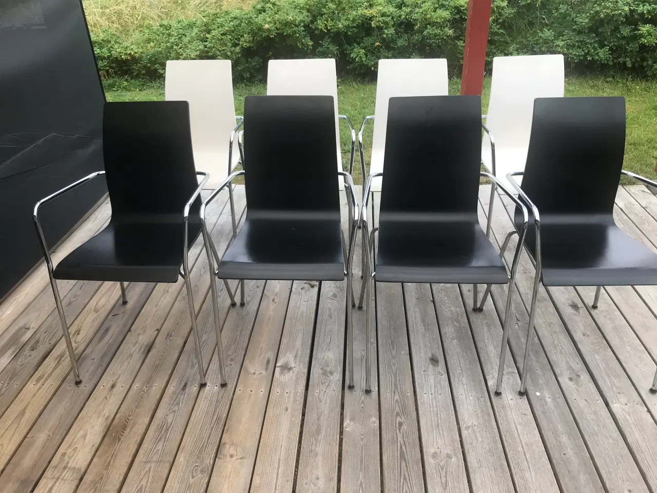 Billede 1 - 8 Skalstole, (4 hvide og 4 sorte)