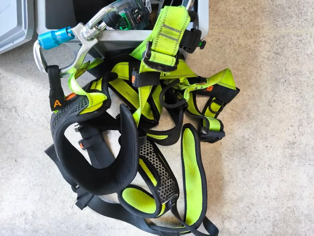 Billede 3 - Kasse m. sikringsgrej samt div.