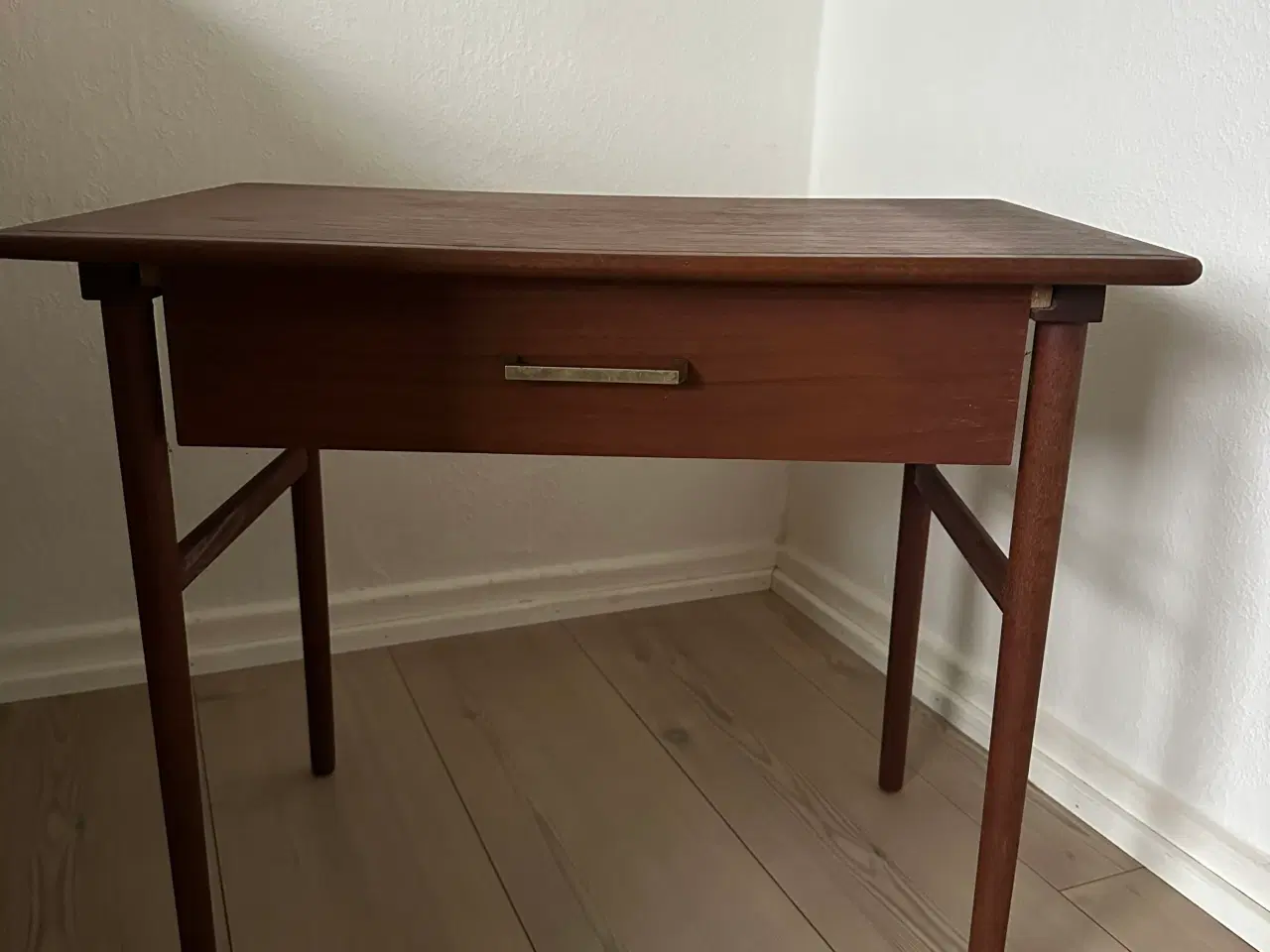 Billede 1 - Bord med skuffe