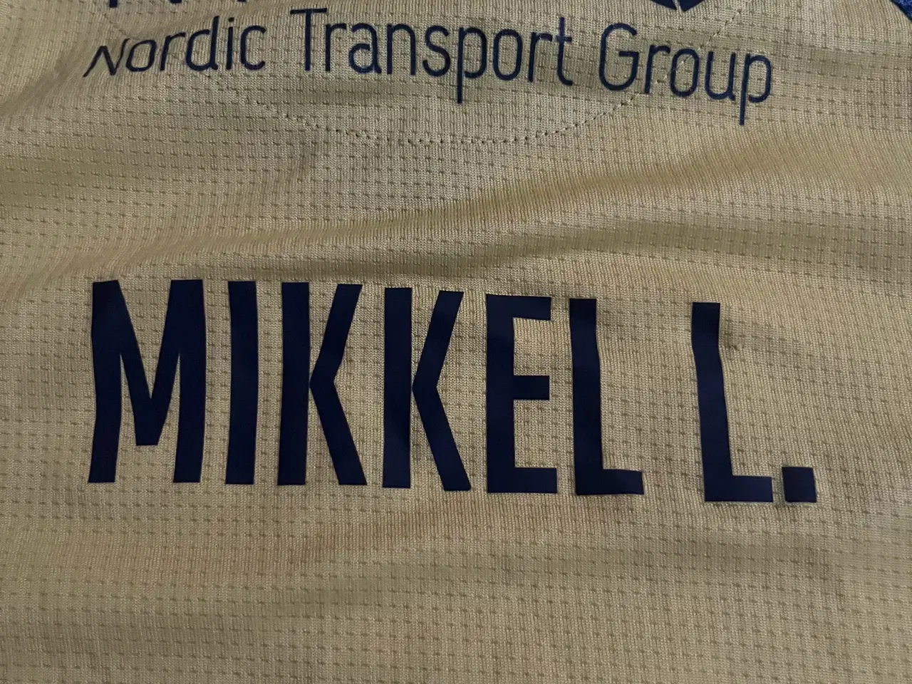 Billede 5 - Brøndby trøje med navn på ryggen. 