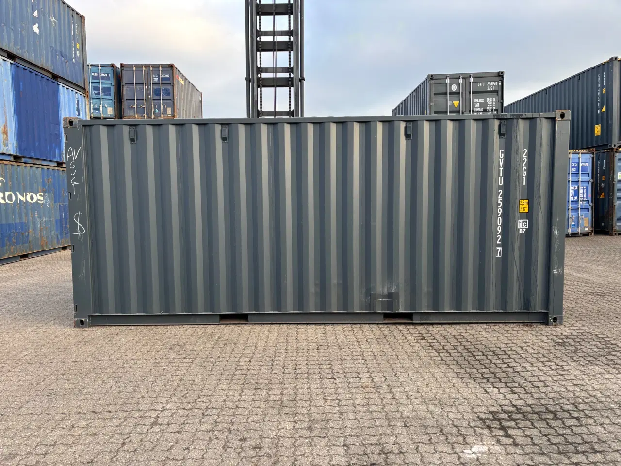 Billede 3 - TILBUD TILBUD 20 fods Container med småbuler. 7016