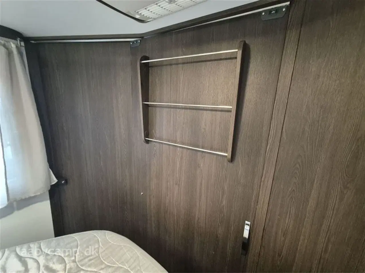 Billede 21 - 2022 - Benimar Tessoro 497   Nk pakke. Automatgear. solceller. Lithium batteri. Markise. cykelstativ. Queensbed. A/C.