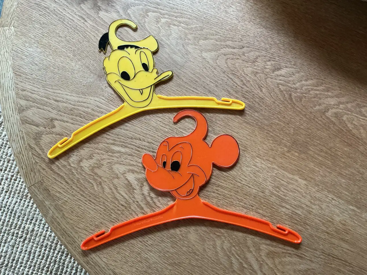 Billede 2 - Walt Disney bøjler til børnetøj, 25kr/ stk