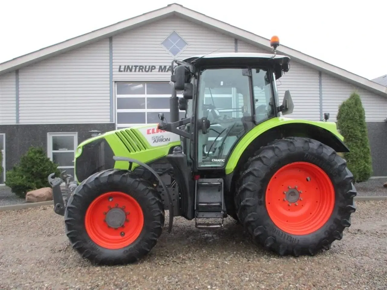 Billede 24 - CLAAS ARION 550 C-matic med frontlift, affjedret foraksel og affjedret kabine.