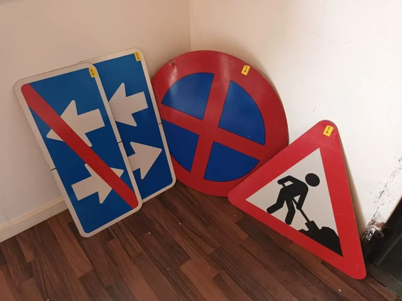 Billede 1 - 9 stk. Skilte