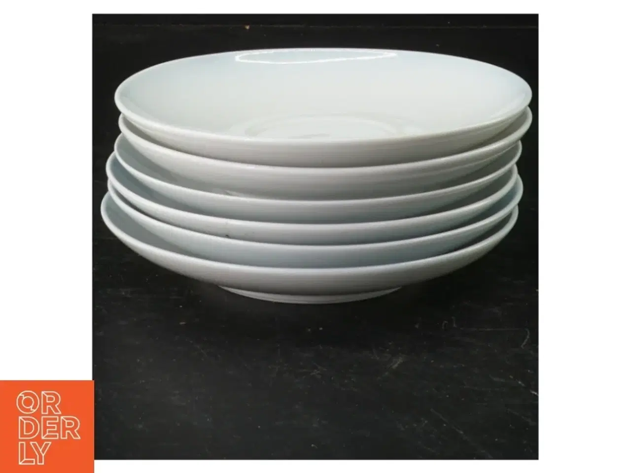 Billede 3 - Kaffeservice i porcelæn med blade design fra B&G (str. Tallerkener 14 cm i diameter. krus, 7 cm i diameter)
