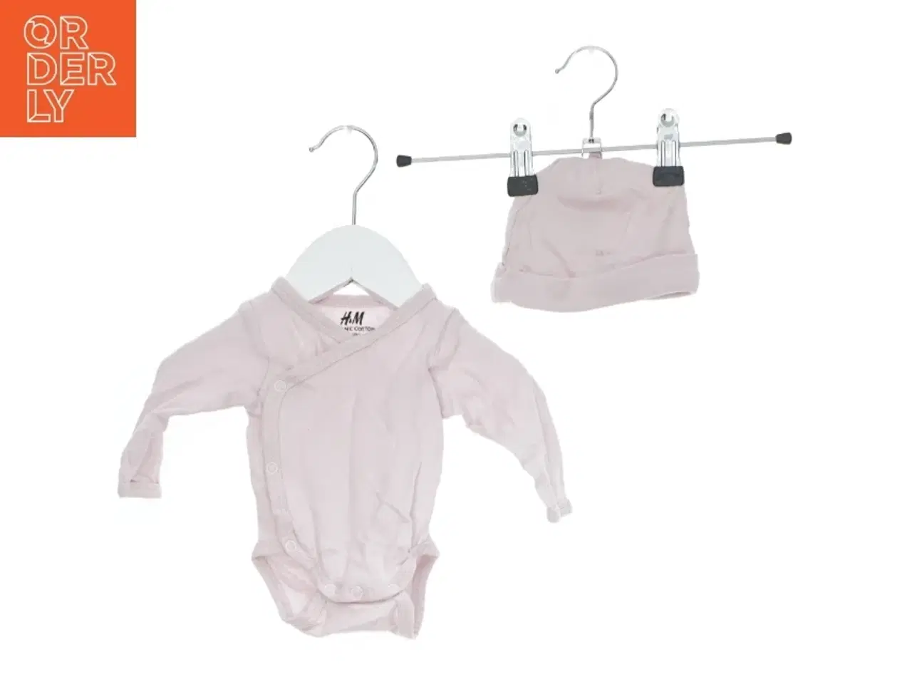 Billede 1 - Lyserød bodystocking med hue til nyfødte fra H&M (str. 50)