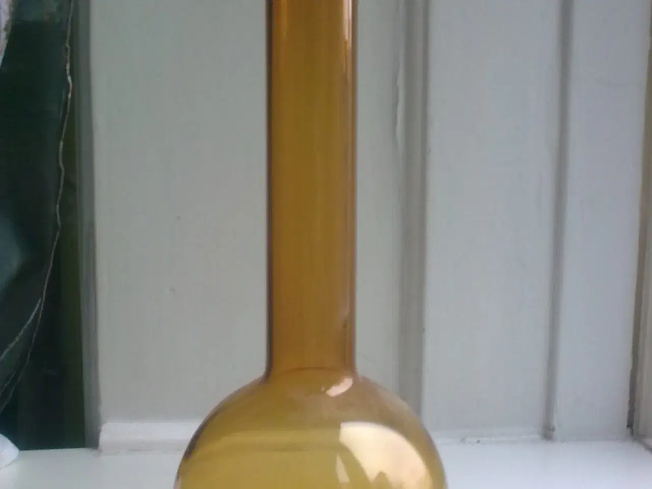 Billede 8 - Brevpresse glaskugle m gule stjerner