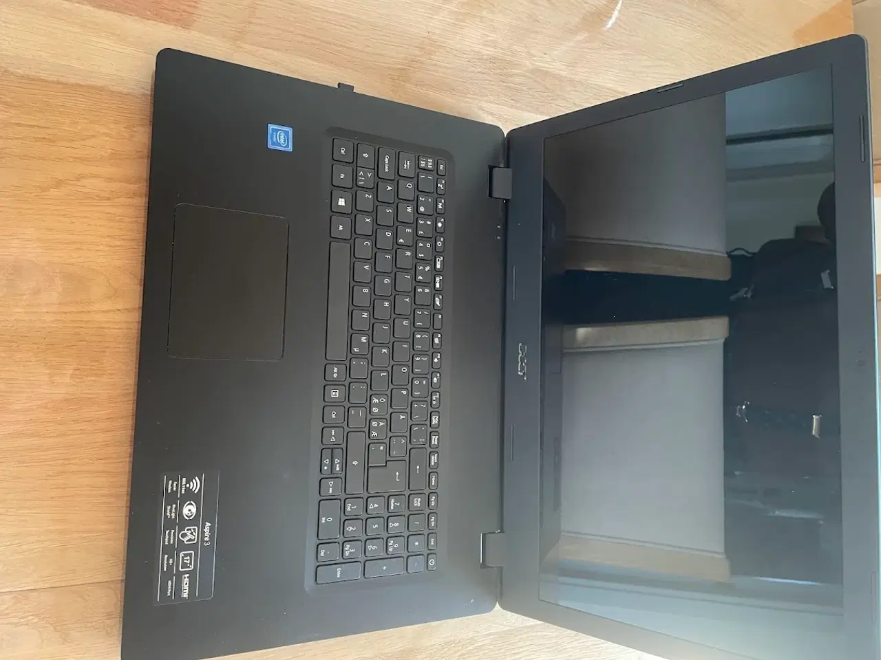 Billede 2 - Acer med Taske