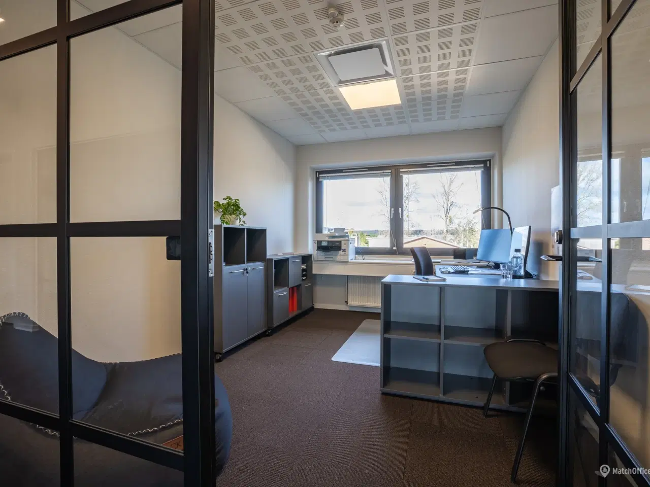 Billede 7 - Kontorhotel med gode fælles faciliteter på Tørringvej 7. 2610 Rødovre. Egne aflukkede kontorer med udsyn til fællesområder.