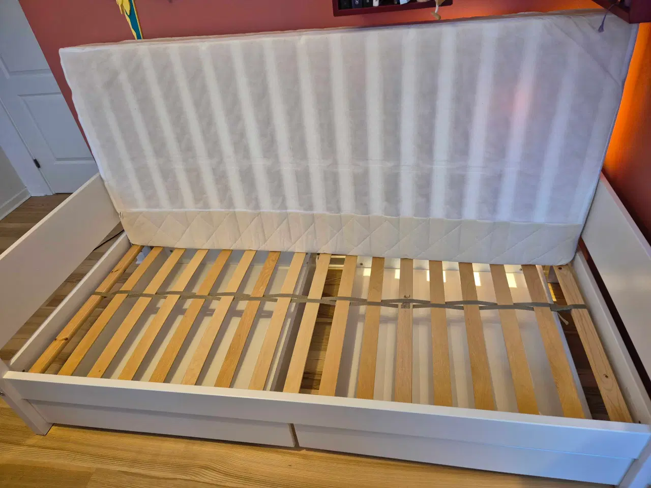 Billede 8 - Fin Flexa seng med lamelbund, skuffer og madras