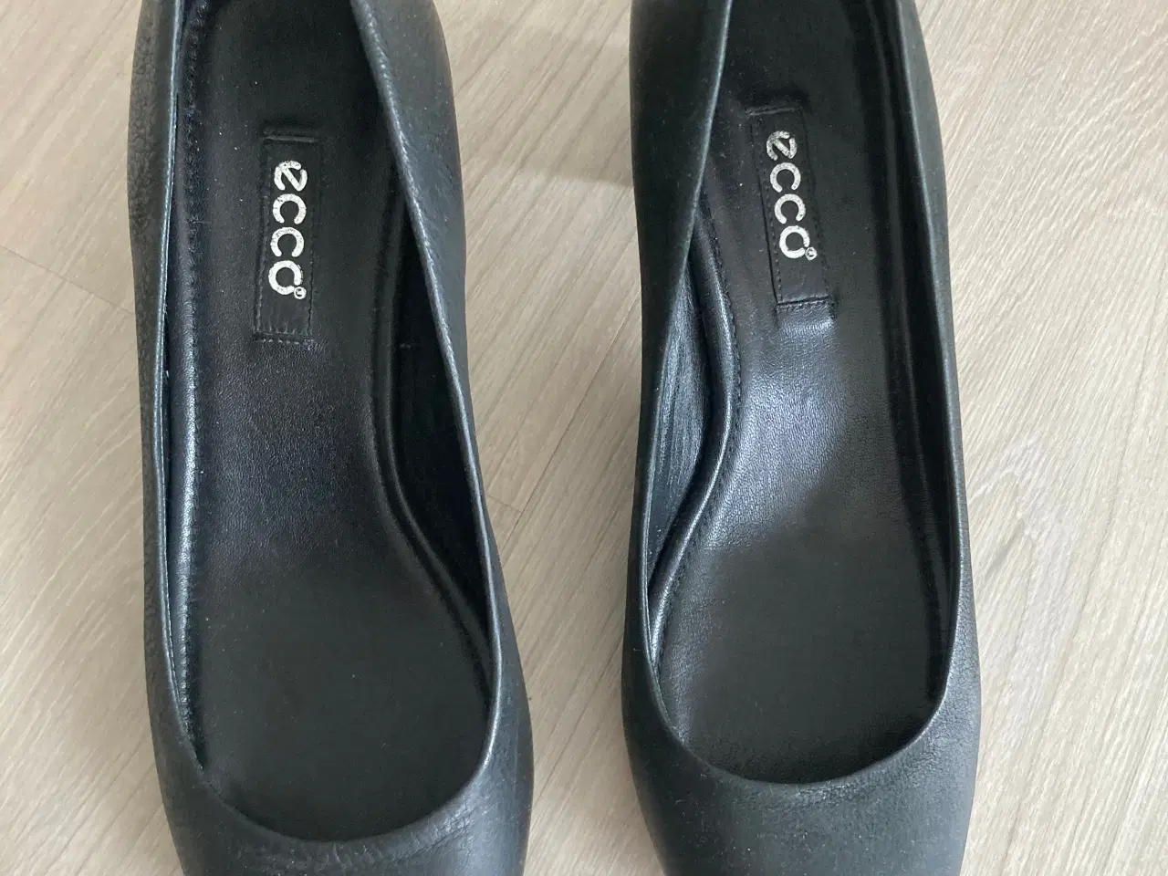 Billede 2 - Ecco klassisk sko med hæl str 37 - NYE