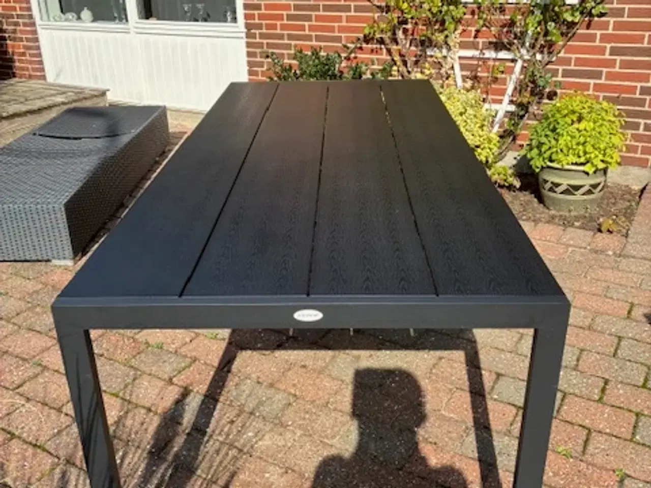 Billede 1 - Nyt havebord