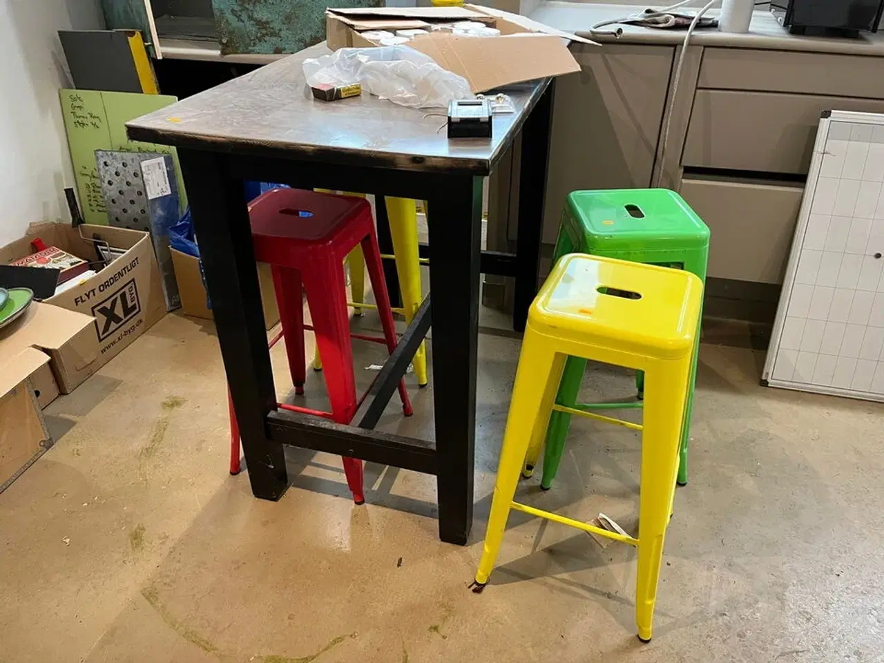 Billede 1 - Spisebord m. 4 skamler