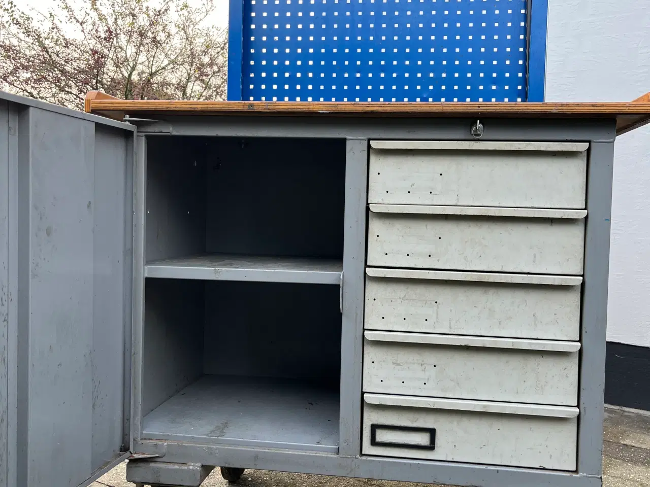 Billede 1 - Værktøjs vogn med værktøjs tavle, skuffer og skab