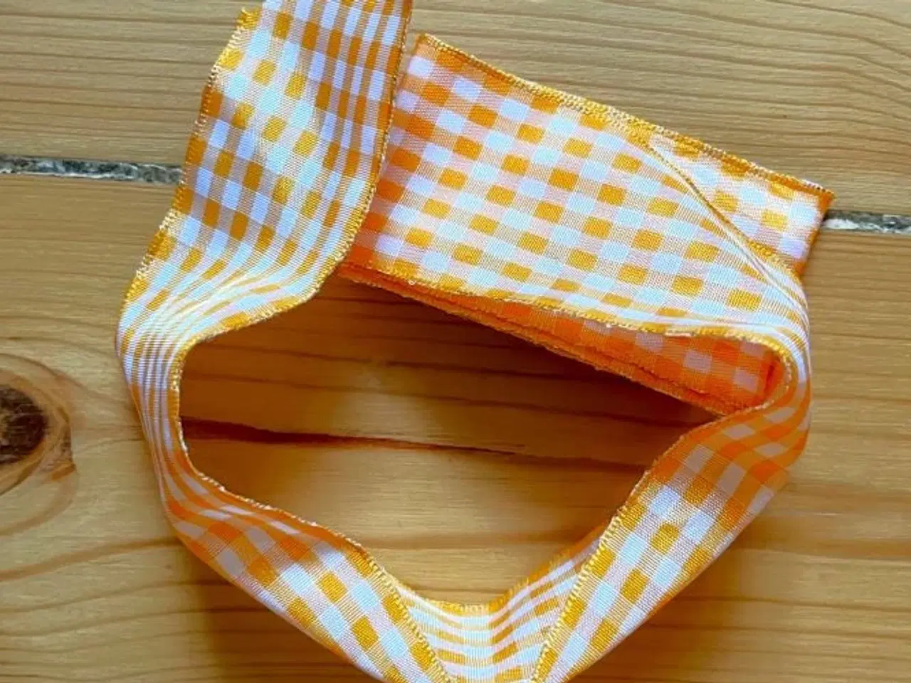 Billede 5 - Orange bånd og sløjfer. 4 forskellige.