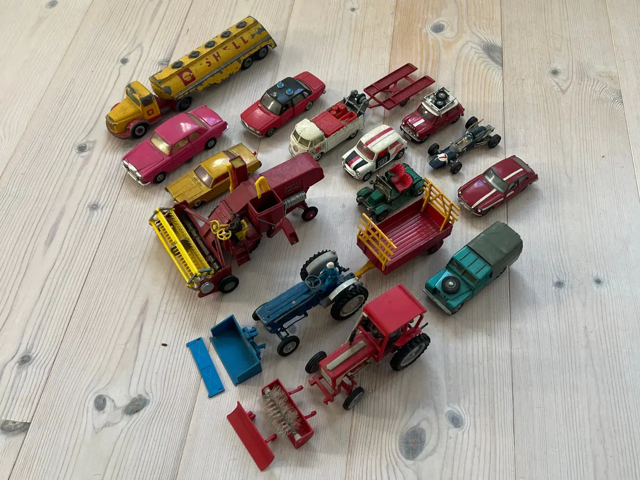 Billede 1 - Gamle legetøjsbiler
