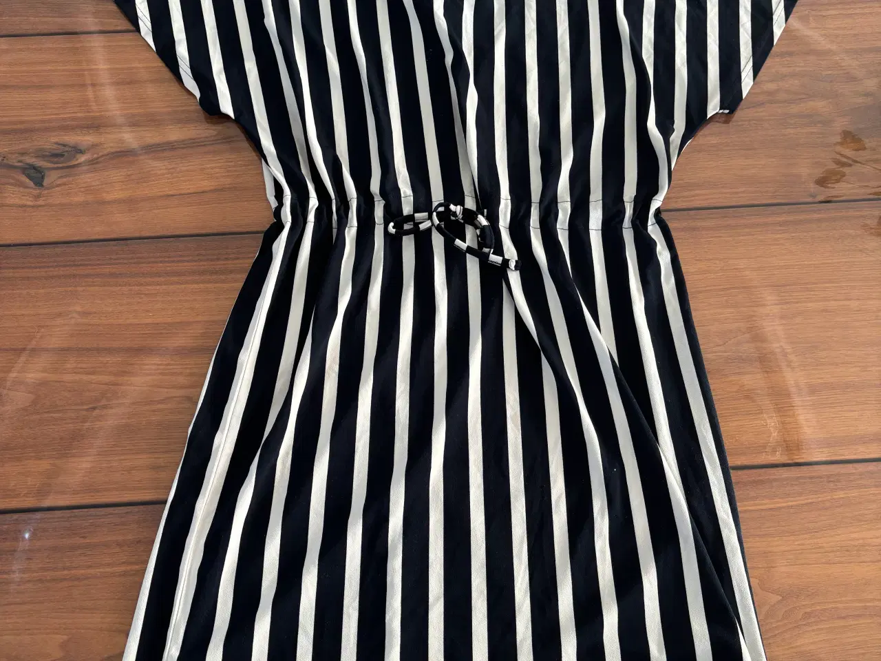 Billede 1 - Blå/hvid stribet kjole, str L
