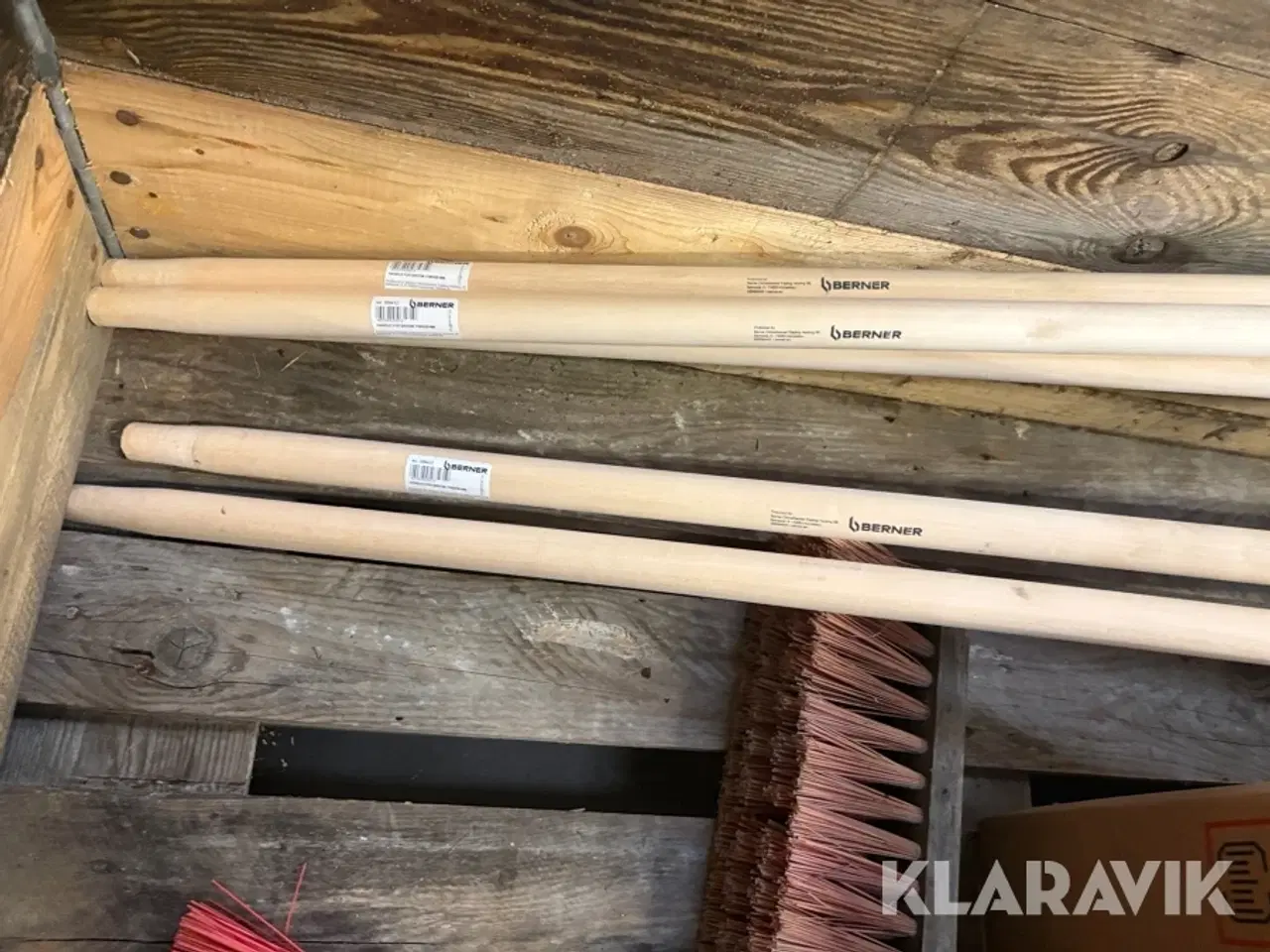 Billede 12 - Lot med koste og retteskinner 2 paller