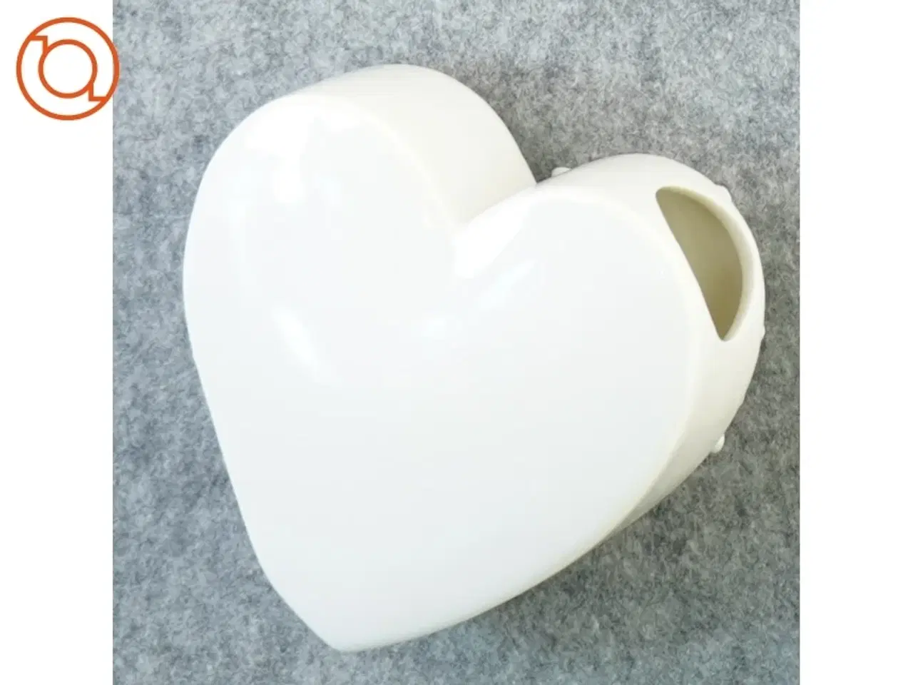 Billede 3 - Porcelæns vase, hjerte form (str. 12 x 13 x 6 cm)