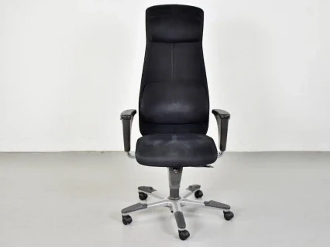 Billede 1 - Häg signet kontorstol i sort med armlæn og høj ryg