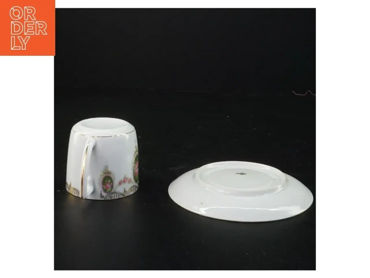 Billede 2 - Porcelænskopper med underkopper (str. Diameter, 13 cm kop 6 cm x 6 cm)