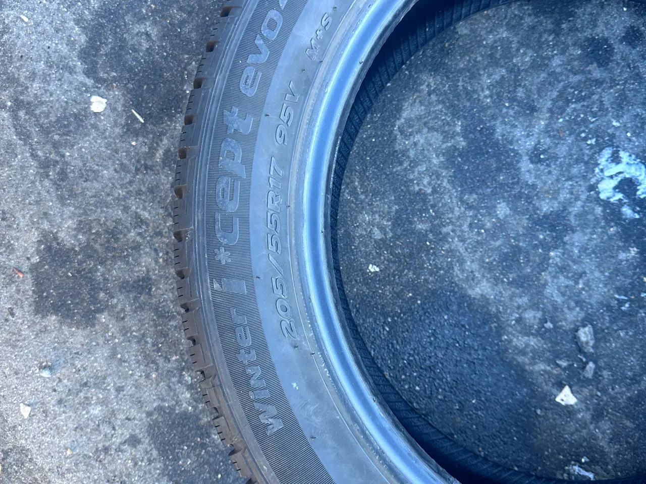 Billede 2 - 2 stk. Hankook vinterdæk 205/55 R17 – Kun brugt 1 