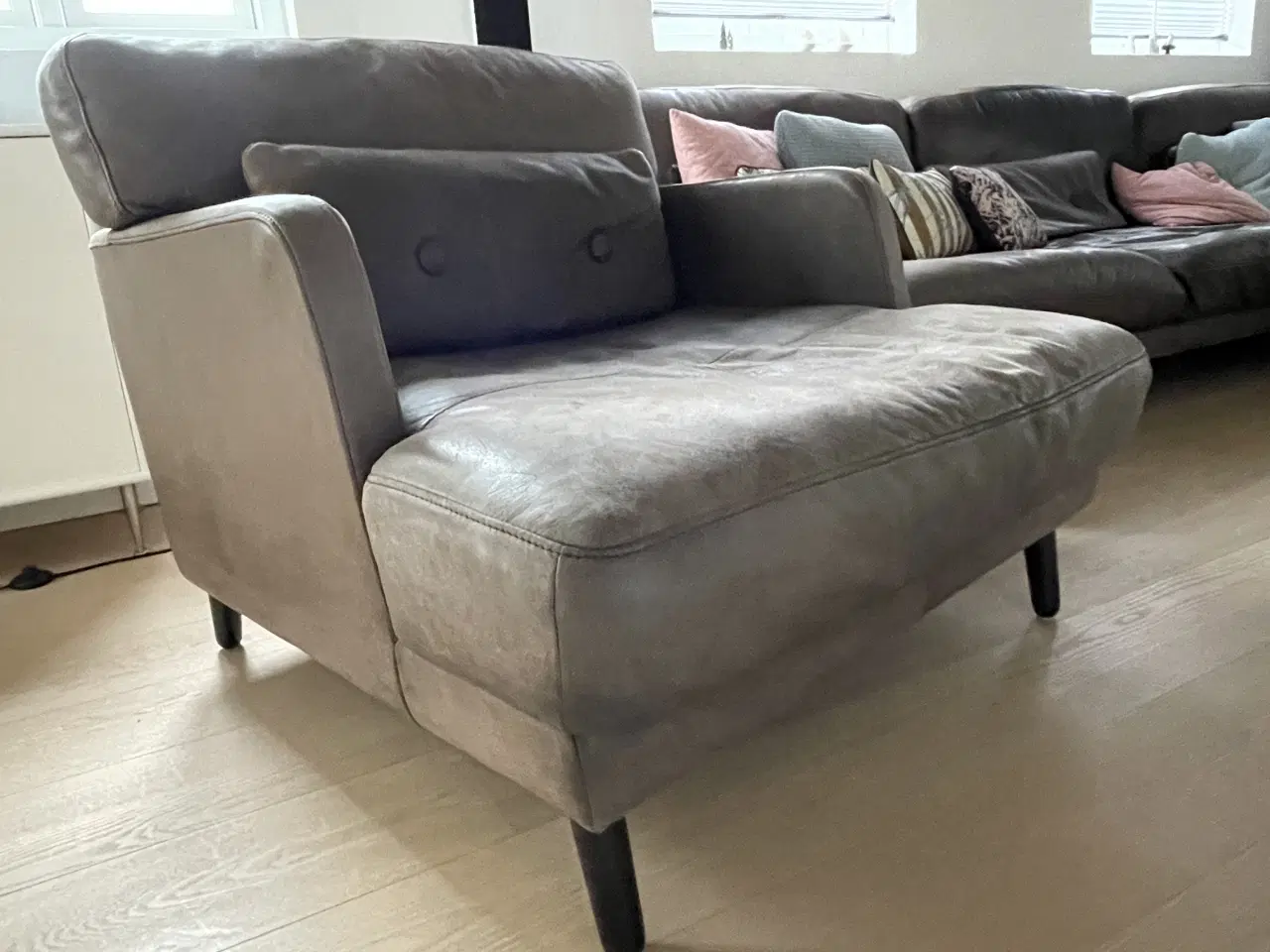 Billede 2 - Lædersofa med chaiselong og lænestol