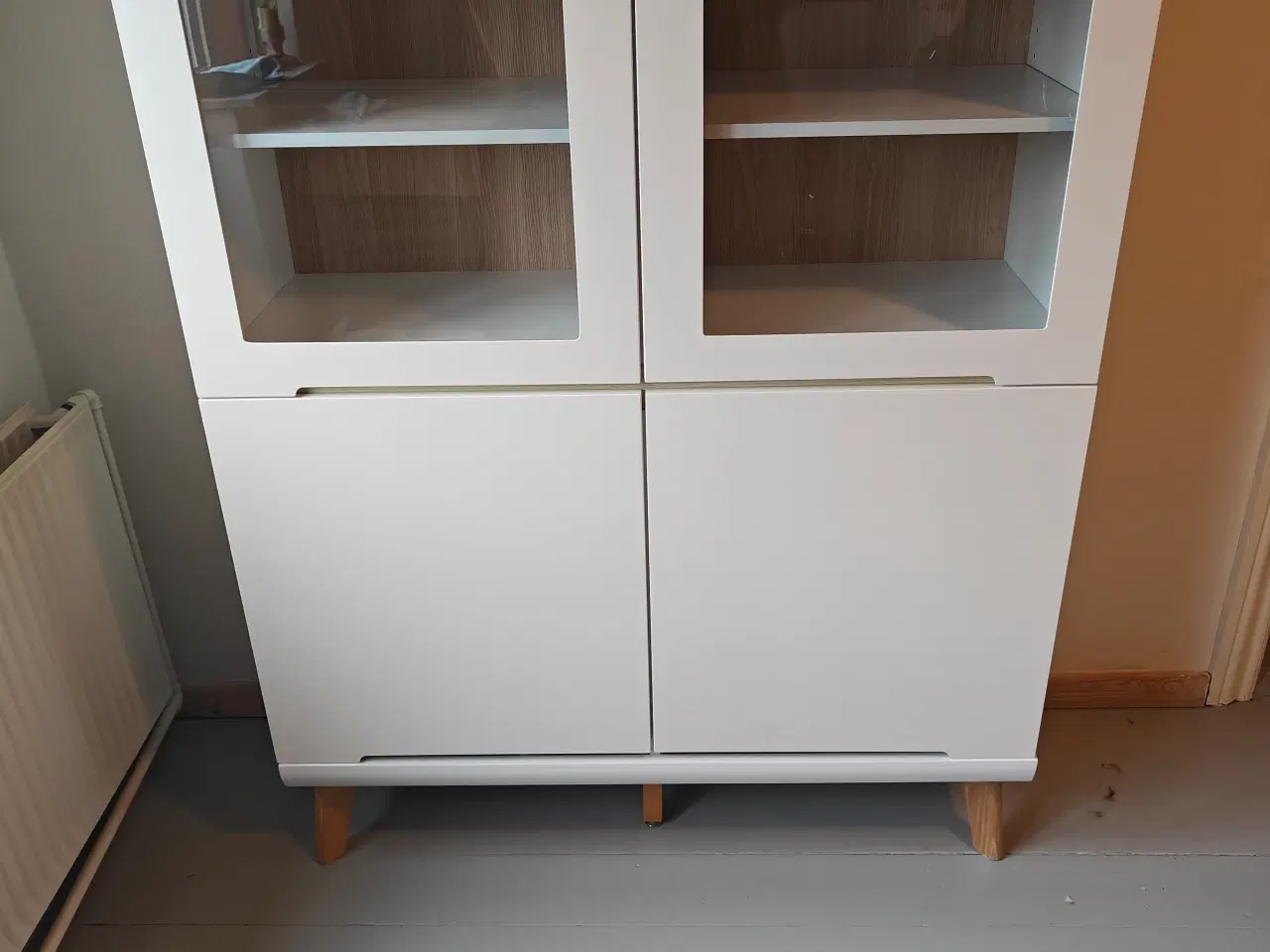 Billede 2 - Vitrineskab sælges grundet flytning 