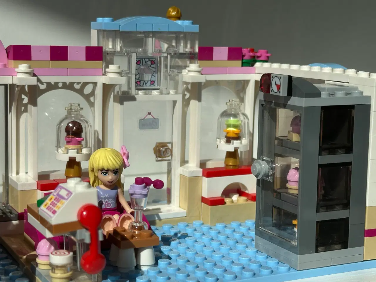 Billede 2 - LEGO Friends - Heartlake cupcake-café 41119