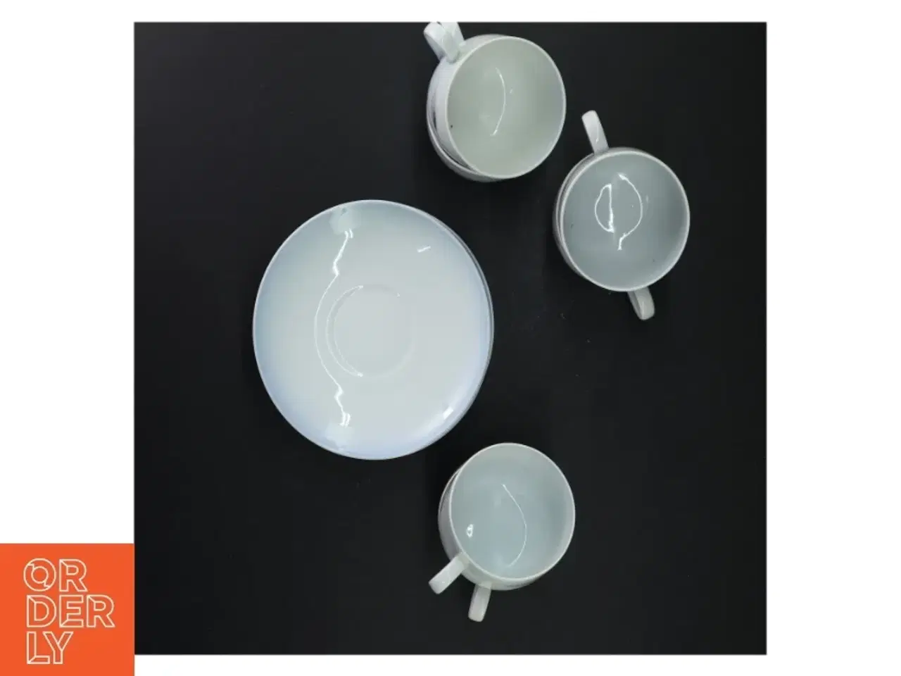 Billede 5 - Kaffeservice i porcelæn med blade design fra B&G (str. Tallerkener 14 cm i diameter. krus, 7 cm i diameter)