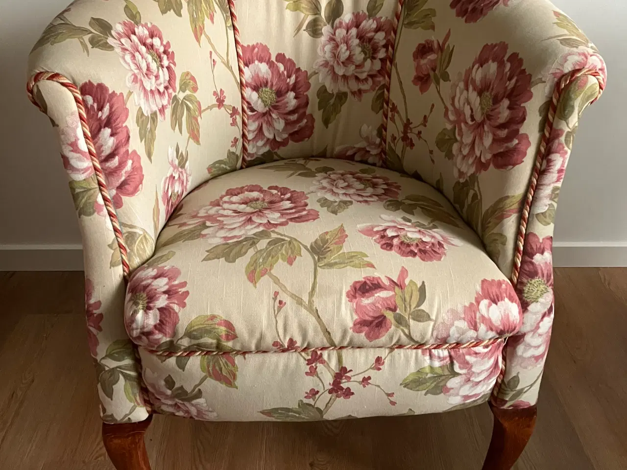 Billede 1 - Salonstol med træben i romantisk stil