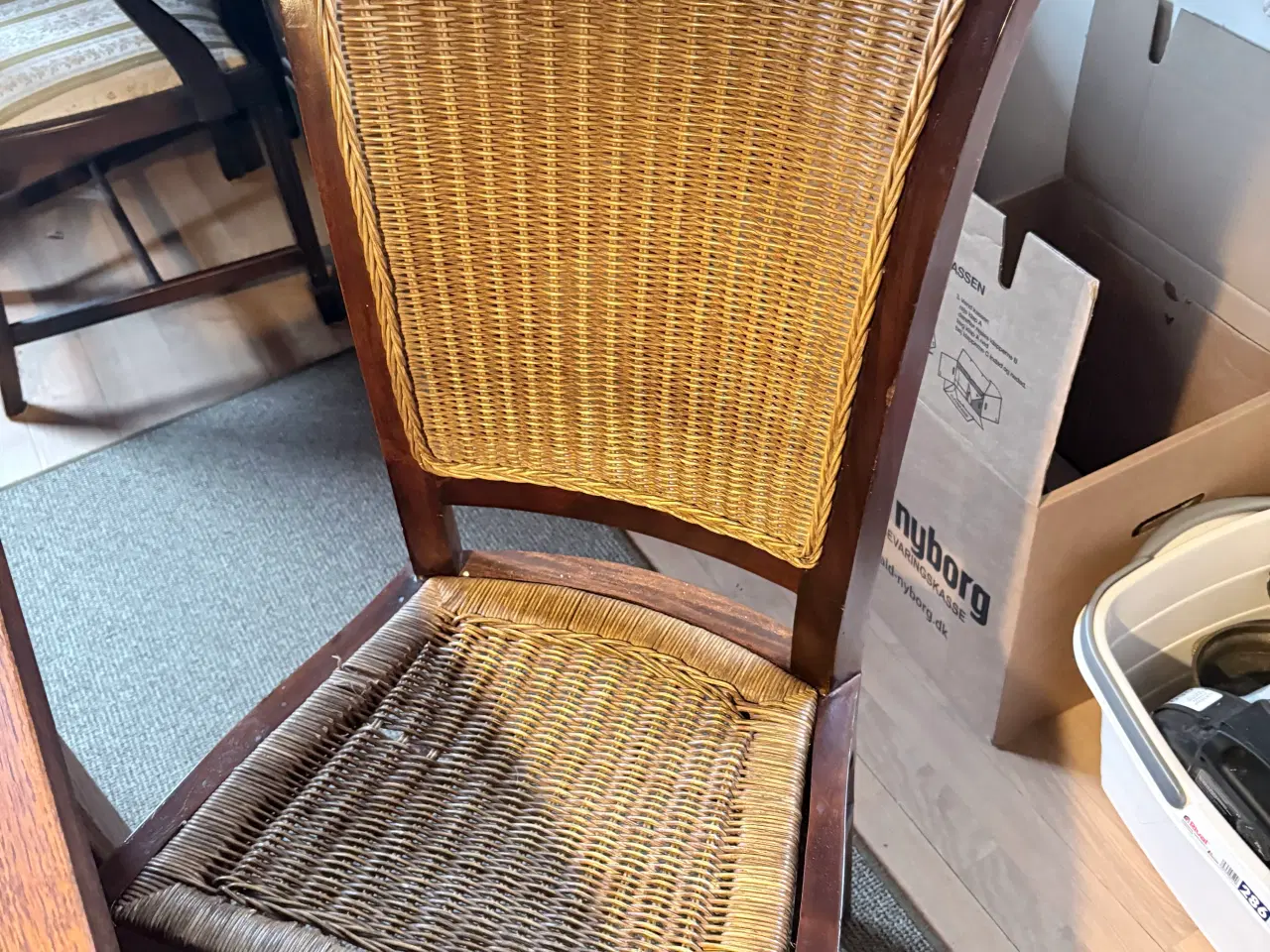 Billede 4 - Spisebord + 6 stole