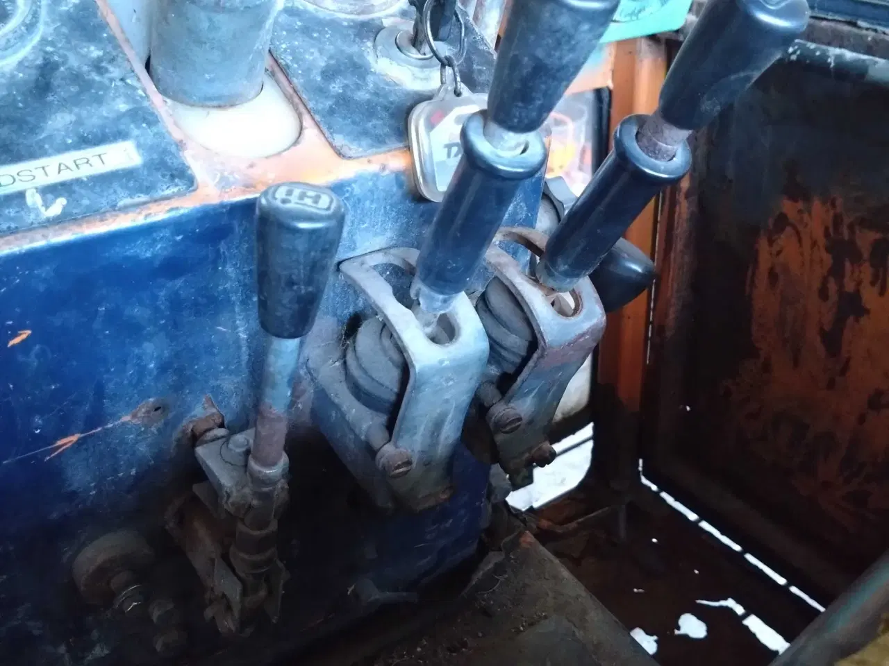 Billede 12 - Gammel sjov kommune traktor 