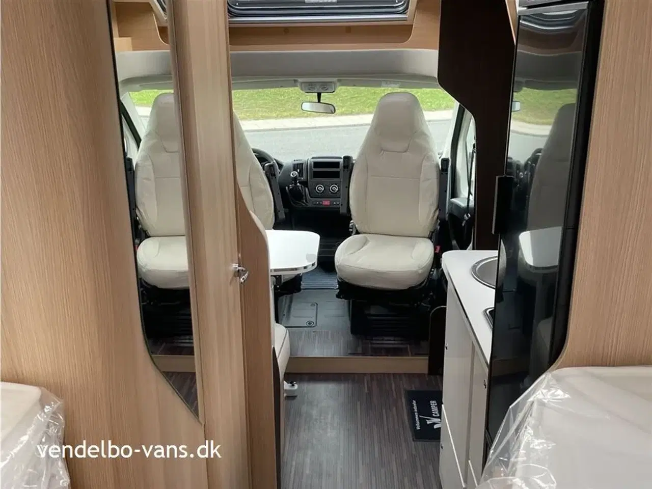 Billede 7 - 2024 - McLouis Mc4 239 Enkeltsenge over garagen og stort skylight over forsæder/ L- siddegruppe