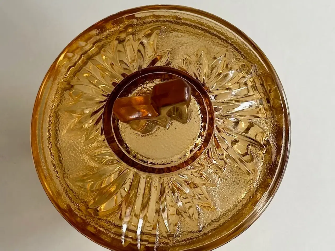 Billede 6 - Lågkrukke, ravfarvet glas