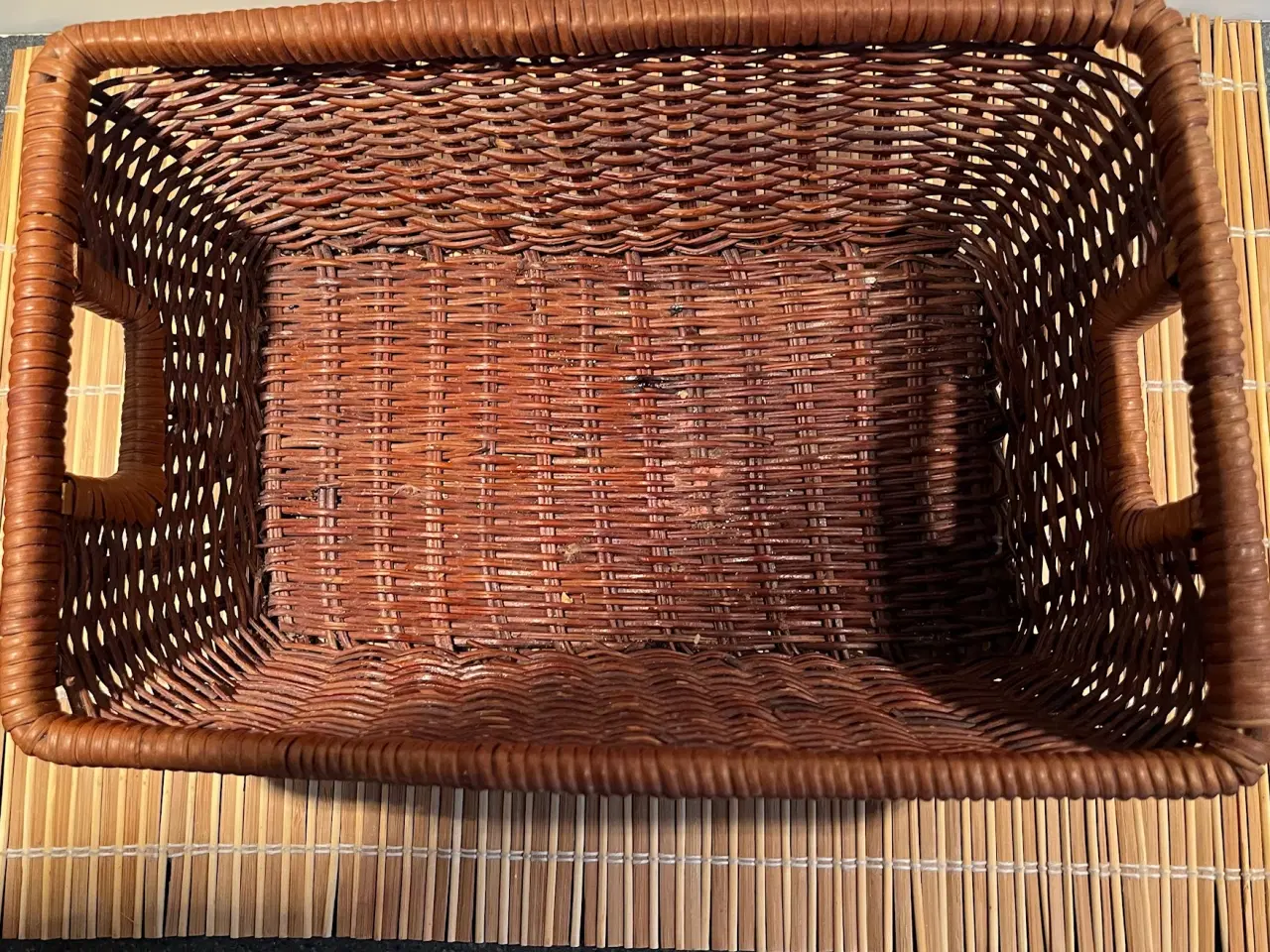 Billede 3 - Rektangulær brun fletkurv flot patina 29x19,5x10cm