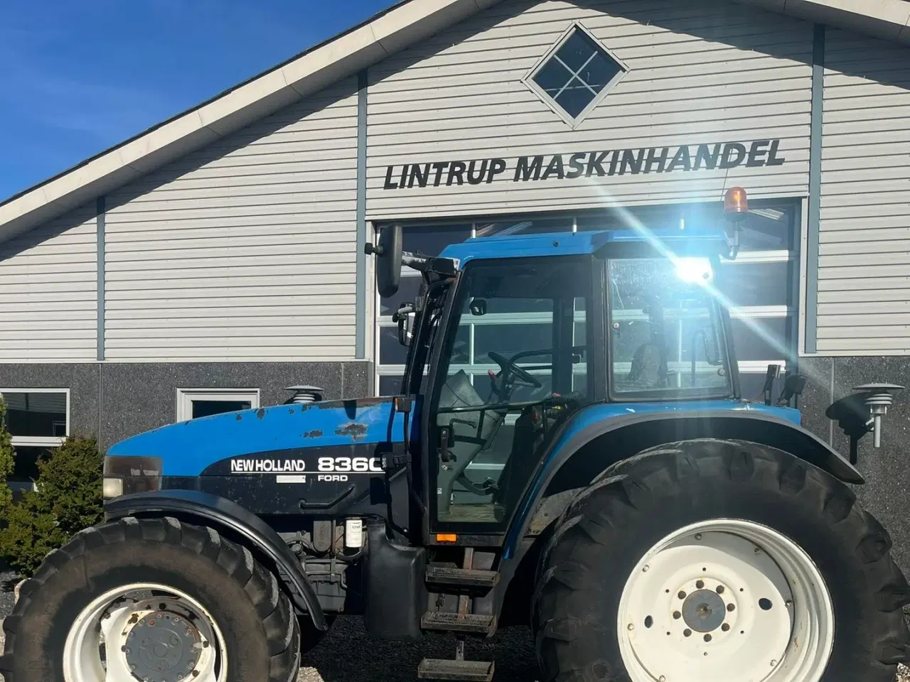 Billede 5 - New Holland 8360 med 4stk fabriksnye dæk til.  Super stærk traktor.