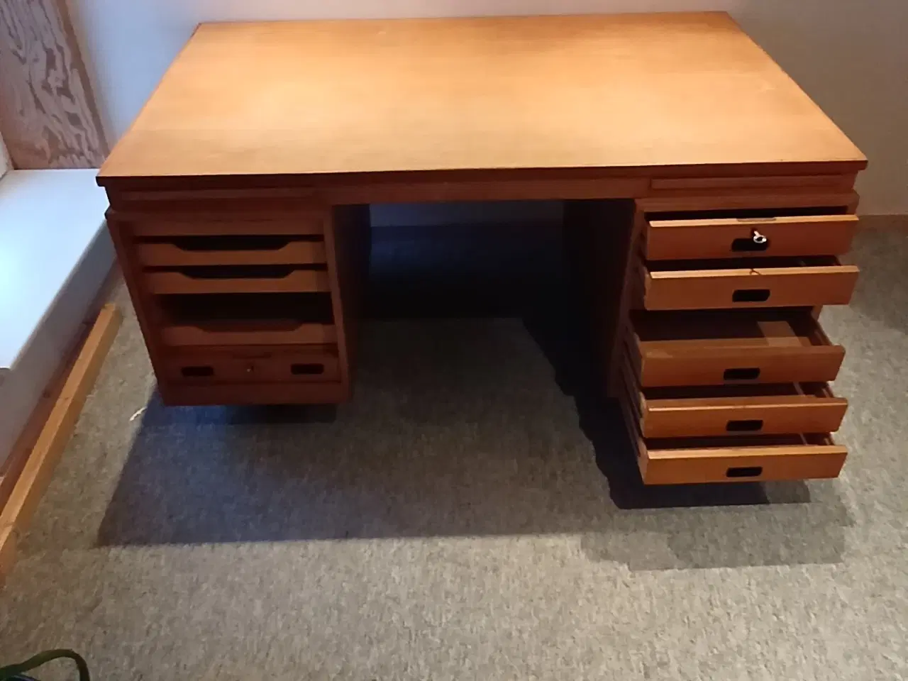 Billede 2 - Stor kontorskrivebord