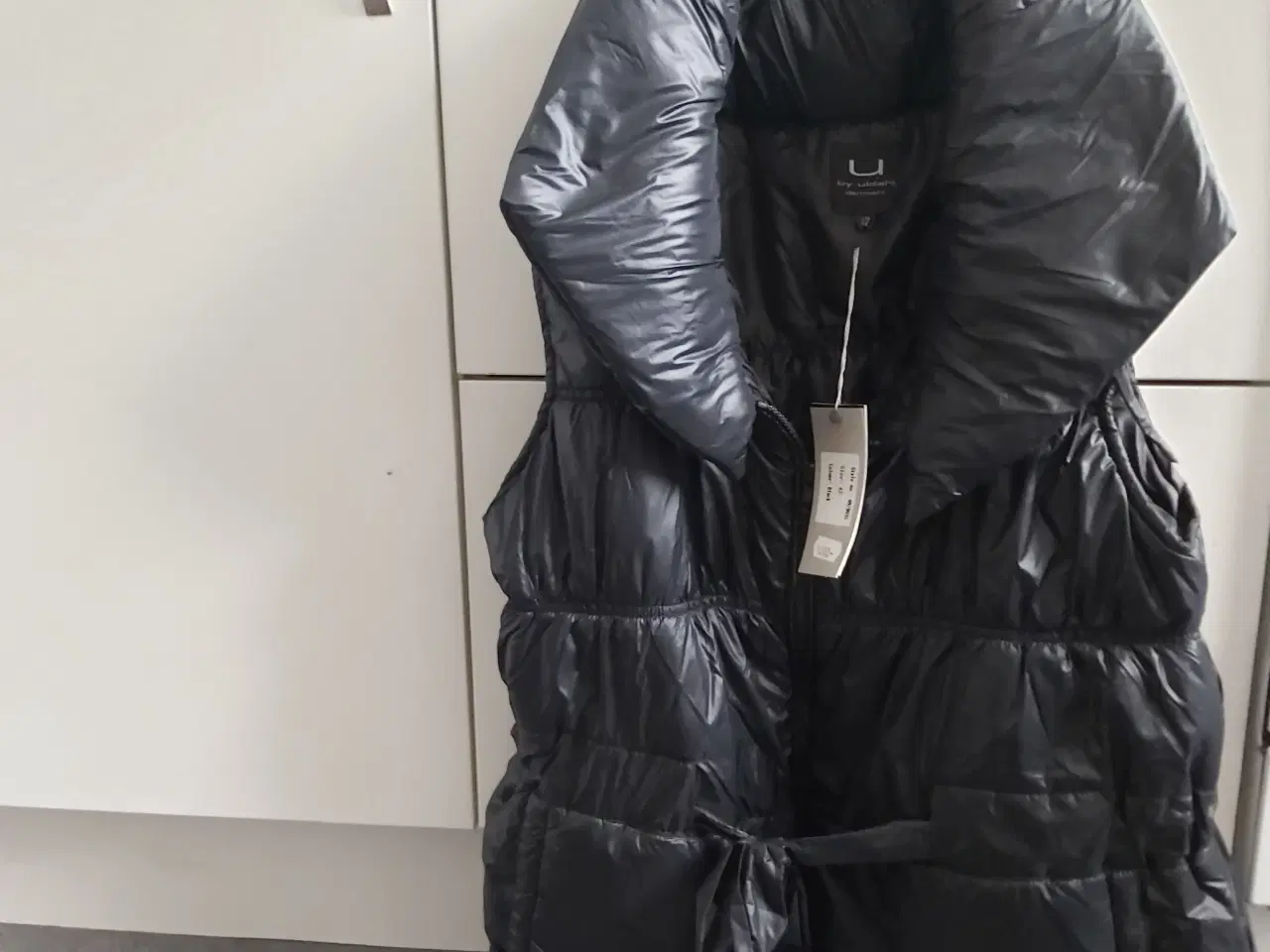 Billede 2 - Super fed vest ultra let og lækker