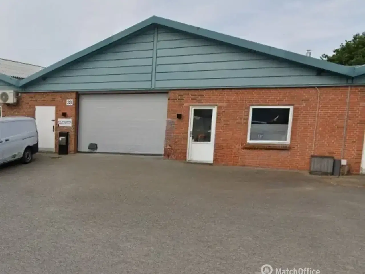 Billede 11 - Lejemål med virkelig gode adgangsforhold og vendearealer, beliggende i Viborgs nordlige del, tæt på ringvejen.