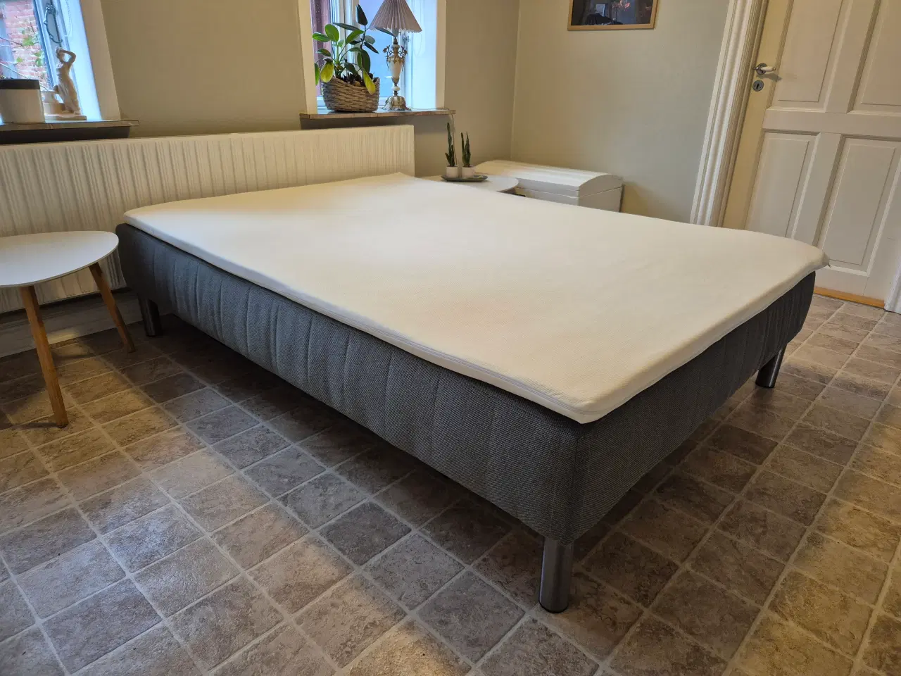 Billede 1 - Dobbeltseng med topmadras 140x200 cm