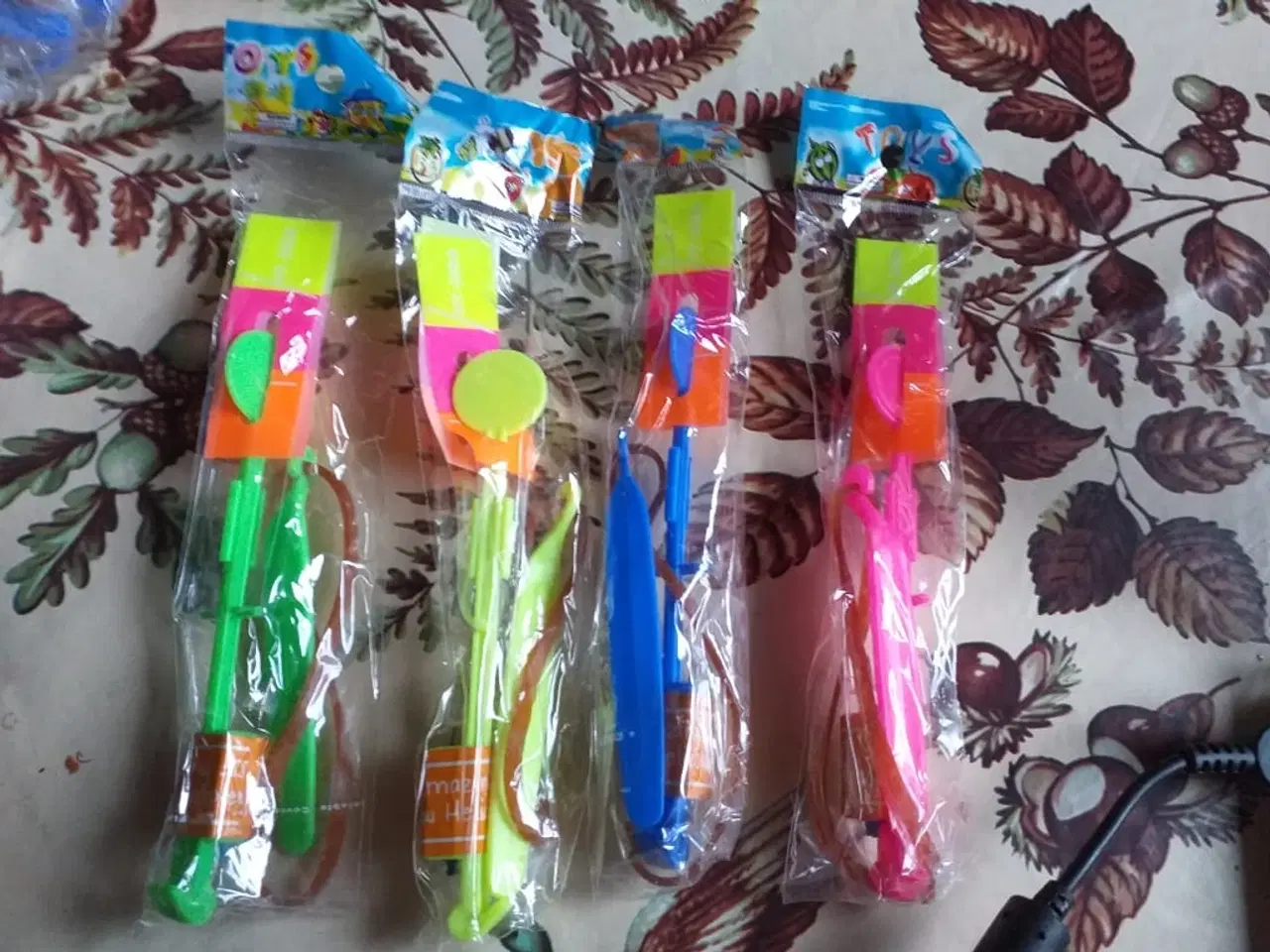 Billede 1 - Små plast elastik flyver helt nye
