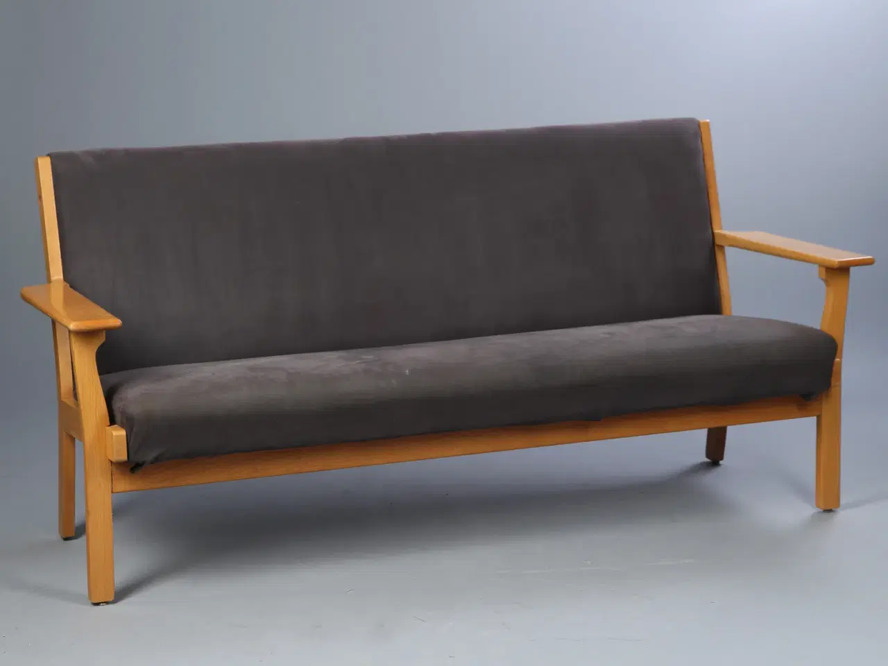 Billede 1 -  En velholdt Tre-pers. sofa.