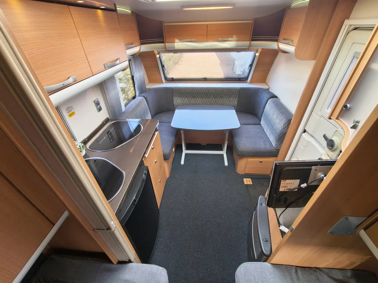 Billede 5 - Meget velholdt Adria med 2 fortelte, markise mm.