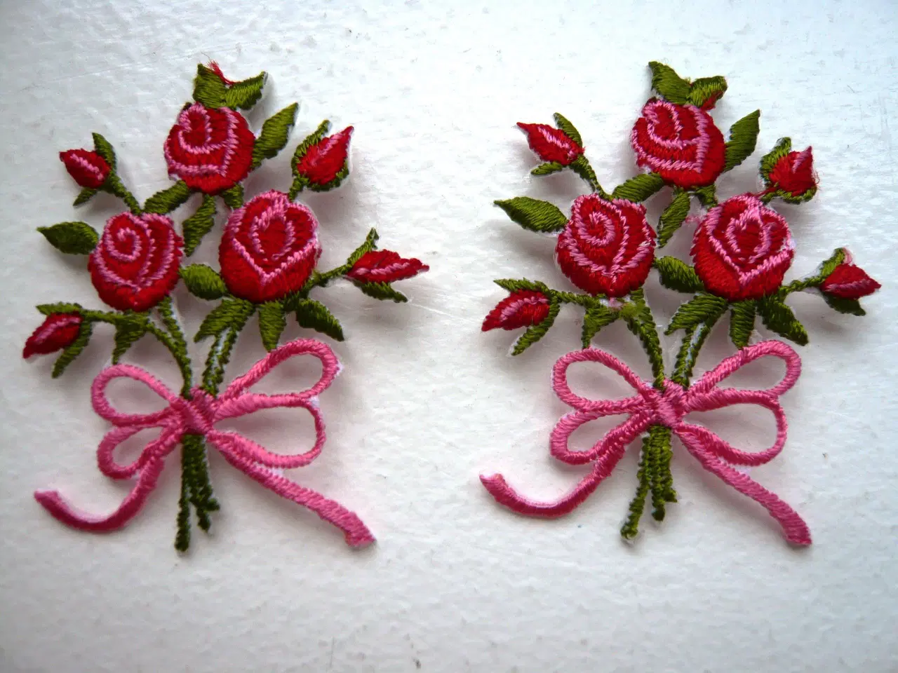 Billede 1 - Strygemærke - røde roser 6x4cm (V141)
