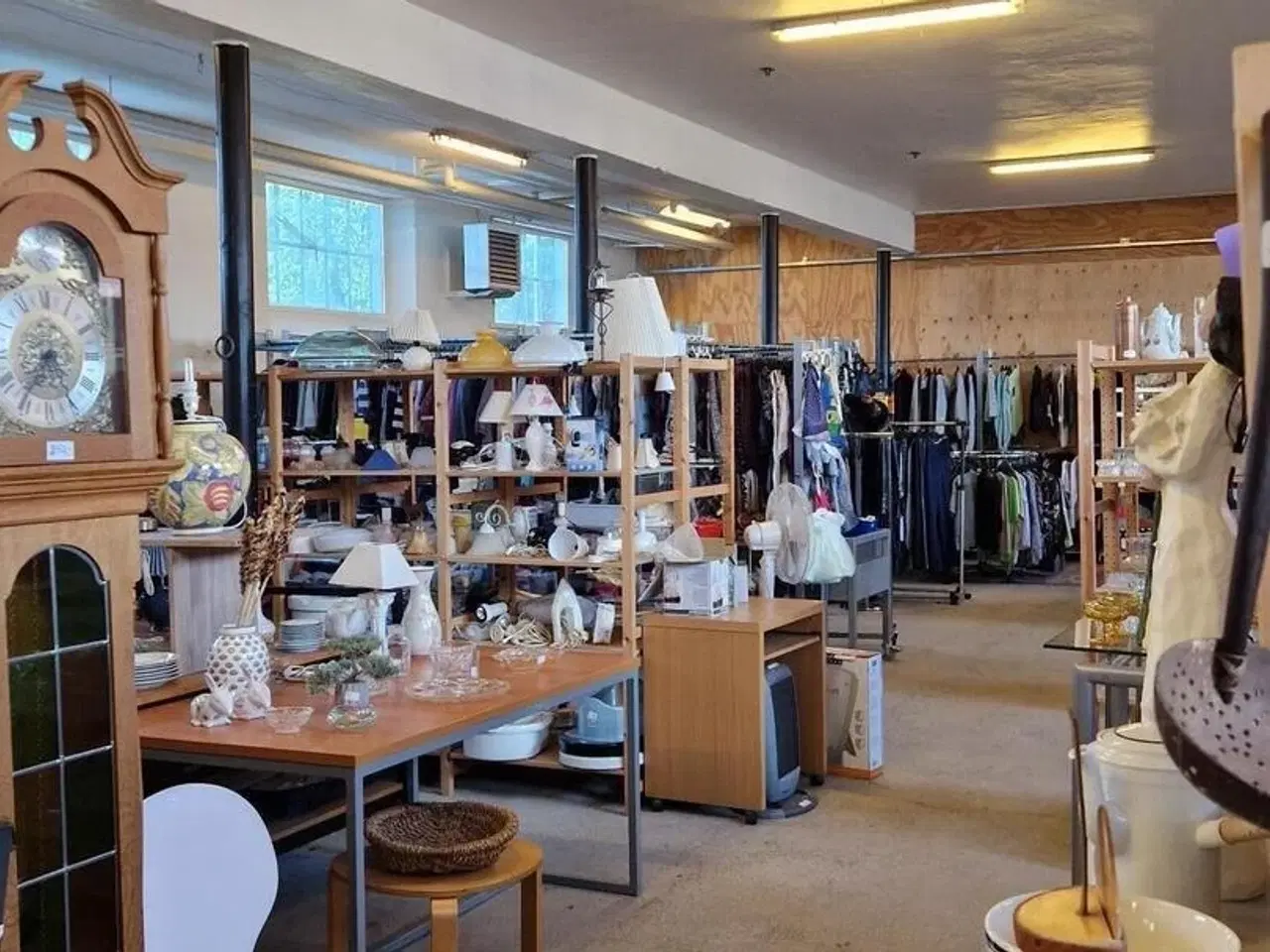 Billede 5 - Lyst lagerlokale med kontorpladser..