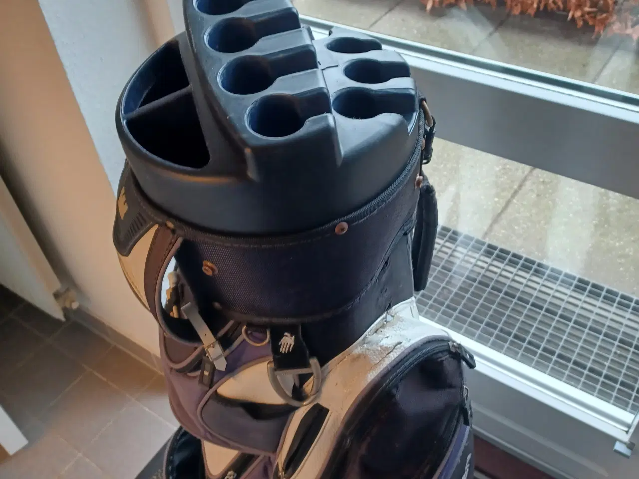 Billede 6 - Golfbag m divider udv putterholder